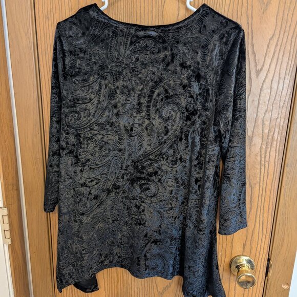 Ruby Rd. Velvet Soft Paisley Charcoal/Black Top w/ Asymmetrical Hem-PM - Picture 6 of 6